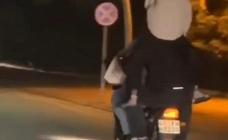 Motosiklette tehlikeli yolculuk