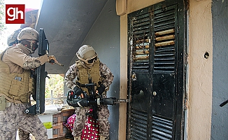 Özel hareket polislerinin koçbaşı ile girdiği evde şaşırtan güvenlik önlemi