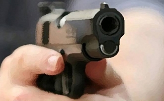 2 yıl önce ayrıldığı 2 çocuk annesi eşini, tabanca ile vurarak öldürdü