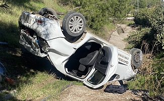 Aksu'da takla atan otomobil ters döndü: 2 yaralı