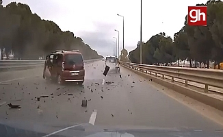 Bariyerlere çarpan araç hurdaya döndü, sürücü hayatını kaybetti