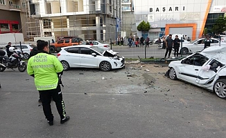 Alanya'da bariyerleri kıran otomobil iki araca çarptı: 2 ölü, 4 yaralı