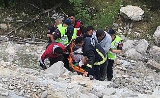 100 metrelik uçuruma yuvarlanan sürücü için ekipler seferber oldu