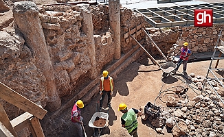 Antalya'da deniz manzaralı 3 bin 500 yıllık 800 metre uzunluğunda sütunlu cadde keşfedildi