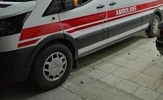 Arızalanan motosikleti yol kenarına çeken baba oğula kamyonet çarptı: 1 ölü, 1 yaralı