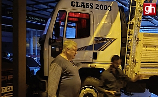 Hızını alamayıp galeriye daldı!