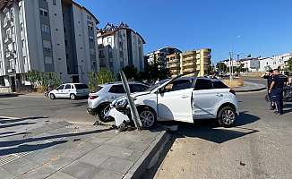 İki otomobilin çarpıştığı kazada 1,5 yaşındaki bebek yaralandı