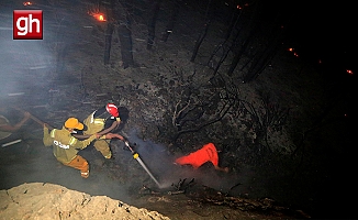 Alevlere müdahale eden orman işçisi metrelerce aşağı yuvarlandı, kalkıp görevine devam etti
