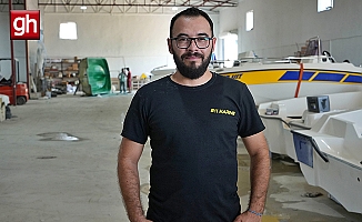 Bin 500 metrekarelik dükkanda yaptığı en ucuzu 450 bin TL olan teknelerle dünyaya açıldı