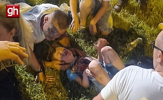 Feci Kaza... Kırmızı ışıkta yaya geçidindeki yayaların arasına daldı