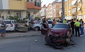  14 yaşındaki çocuk 3 aracı hurdaya çevirdi!