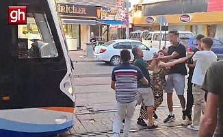 Vatman ile tartıştı, ayırmaya gelen esnafın peşinden bıçakla gitti