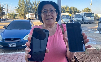  Yanlışlıkla çöpe atılan 2 cep telefonu, çöp toplama merkezinde didik didik aranarak bulundu