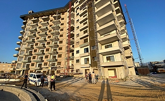  İnşaattan düşen işçi hayatını kaybetti