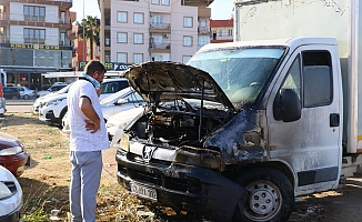 Kontağı çevirdi, kamyoneti alev alev yandı