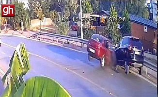 Virajı alamayan otomobil karşı yöndeki araçla kafa kafaya çarpıştı!