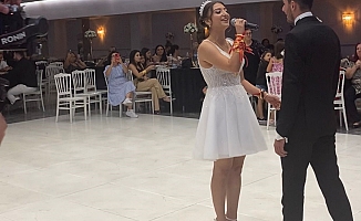  Yedi yıl boyunca ‘bizim evde damat yok' diye şarkı söyleyip evinin damadı yaptı