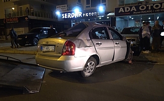 Alanya’da otomobil palmiye ağacına çarptı: 1 ölü, 3 yaralı