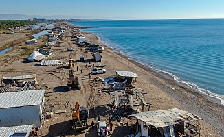 Antalya'da denize sıfır çardaklar tarihe karıştı, sahil halkın kullanımına açılacak