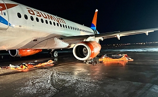 Antalya'da yanan yolcu uçağa rekor sürede müdahale