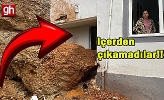  Aşırı yağış sebebiyle kopan kaya parçası evin kapısına çarptı