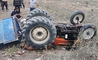 Traktör devrildi, baba öldü kızı yaralandı!