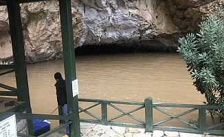 Dünyaca ünlü Altınbeşik Mağarası taştı, kuruyan Üzümdere Irmağı suya kavuştu