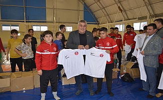 Aksu Perge Spor Kulübü sporcuları yeni kıyafetlerine kavuştu