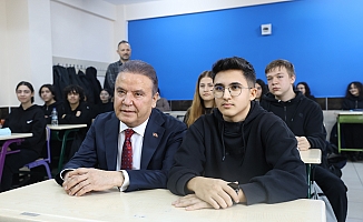 Gençliğinde çift sürdüğü araziyi bağışladı, gençlere öğüt verdi!