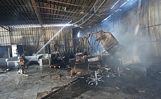 Alevler depoyu küle çevirdi, milyonlarca liralık maddi hasar oluştu