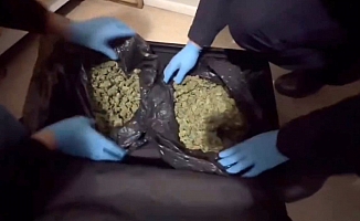 Çantasında 1 kilo uyuşturucu bulundu!
