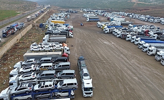 Savaşın bitmesiyle ticaretin yeniden hareketlendiği Cilvegözü'nde tır yoğunluğu devam ediyor