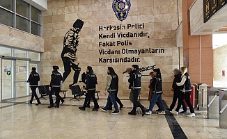 Antalya'da irtikap ve nitelikli dolandırıcılık suçundan 8 şüpheliden 4'ü tutuklandı