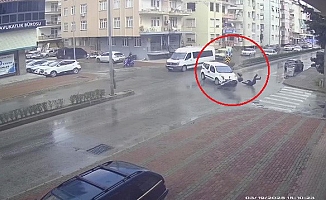 Araçla çarpışan motosikletin sürücüsü yola savruldu