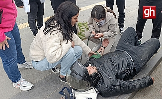  Kazayı gören sağlıkçı elinde steteskop ve tansiyon aletiyle koşup geldi