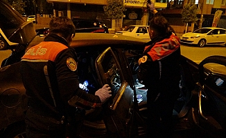 Polisin 'Dur' ihtarına uymayıp kaçan araçtan uyuşturucu çıktı