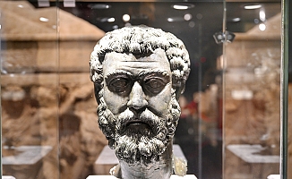Septimius Severus'un heykel başı ve pişmiş toprak levhalar anavatanında
