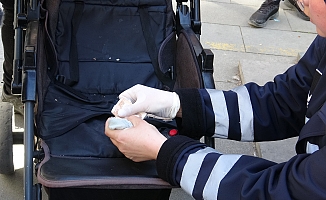  Topladığı paraları bebek arabasına saklamış