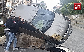 Virajı alamayan otomobil takla attı!