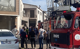Aksu'da mobilya atölyesindeki yangın korkuttu