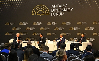 Antalya'da zorunlu göç masaya yatırıldı: "Çocuklar umudunu yitiriyor, geri dönüş güvenliğe bağlı"