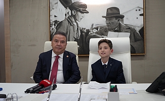 Antalya'nın çocuk başkanından dünya çocuklarına barış çağrısı