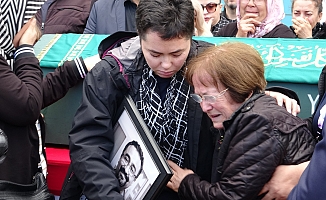 Balkondan düşerek hayatını kaybeden doktor son yolculuğuna uğurlandı