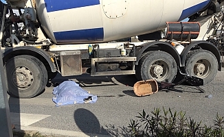Beton mikserinin altında kaldı!
