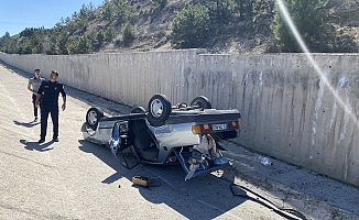  Burdur'da otomobil şarampole devrildi: 2'si çocuk 4 yaralı