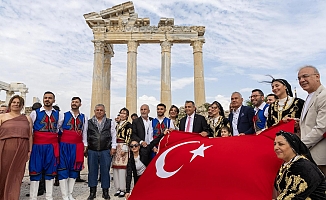Girit'ten Side'ye kültür ve lezzet şöleni coşkulu başladı