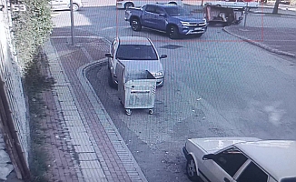 Kamyonetin çarptığı üç tekerli motosikletinin altında kaldı