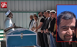 Motosiklet kazasında hayatını kaybeden öğretmen, iki ay önce ölen babasının yanına defnedildi