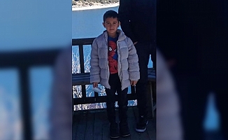 Antalya'da otomobilin çarptığı 7 yaşındaki çocuk yaşam mücadelesini kaybetti