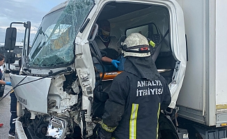 Antalya’da 3 aracın karıştığı zincirleme kazada 1 kişi yaralandı